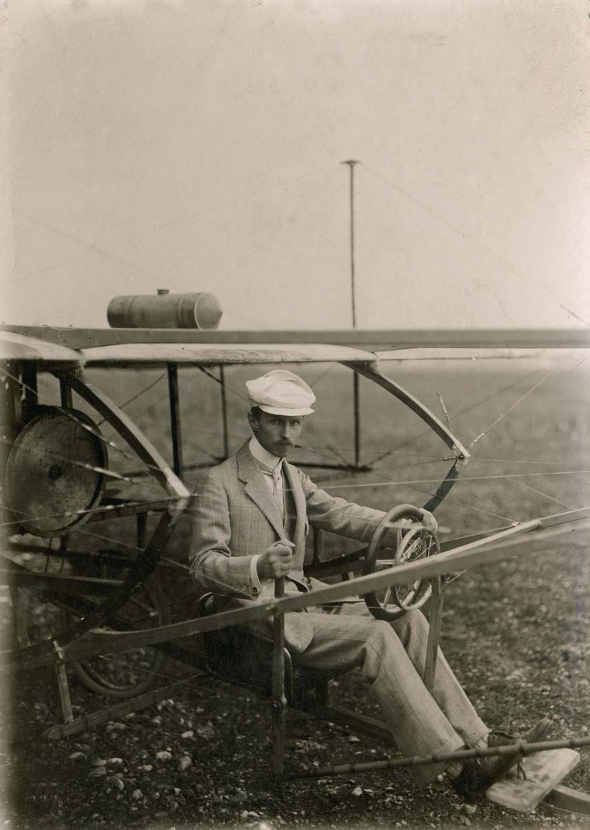 Игнац Этрих в своем первом аэроплане тип I «Шперлинг» – Вена, 1909 г.