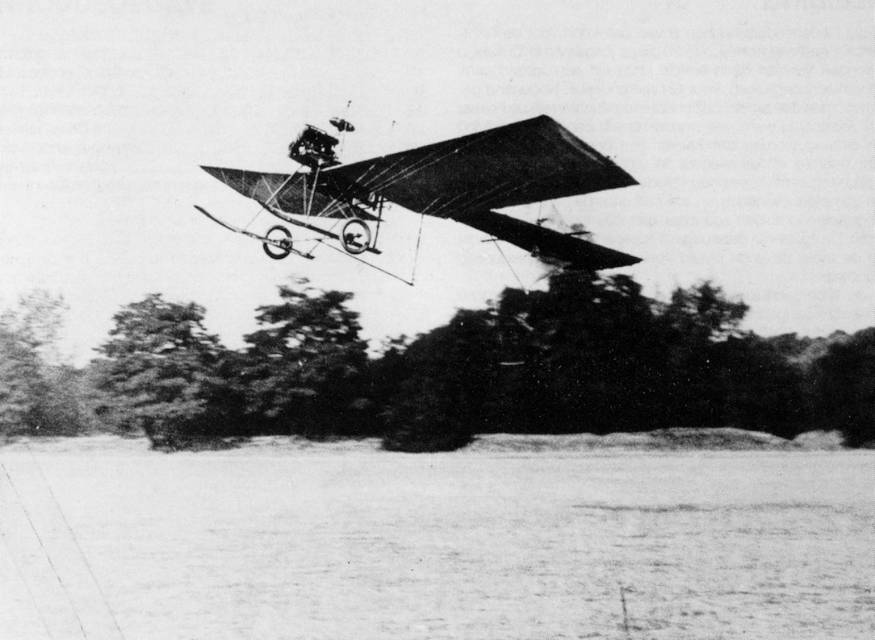 Взлет первого аэроплана конструкции Антона Фоккера «Спин» – демонстрационный полет в Гарлеме