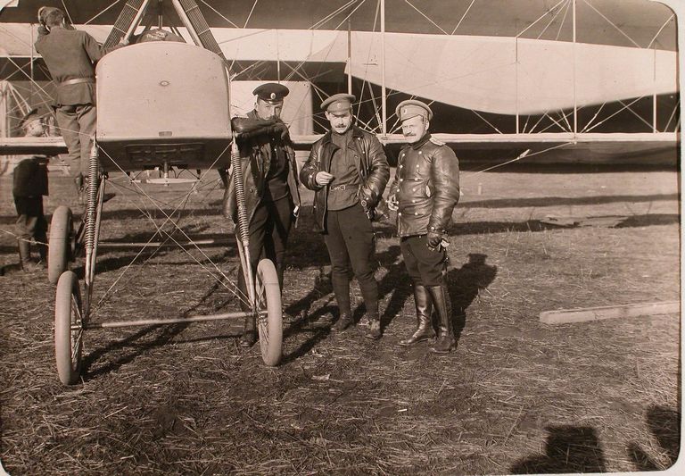 Приемка новых аэропланов Вуазен LA в 10-м авиаотряде 4-й авиароты при XII армии – Белоруссия, 1915 г